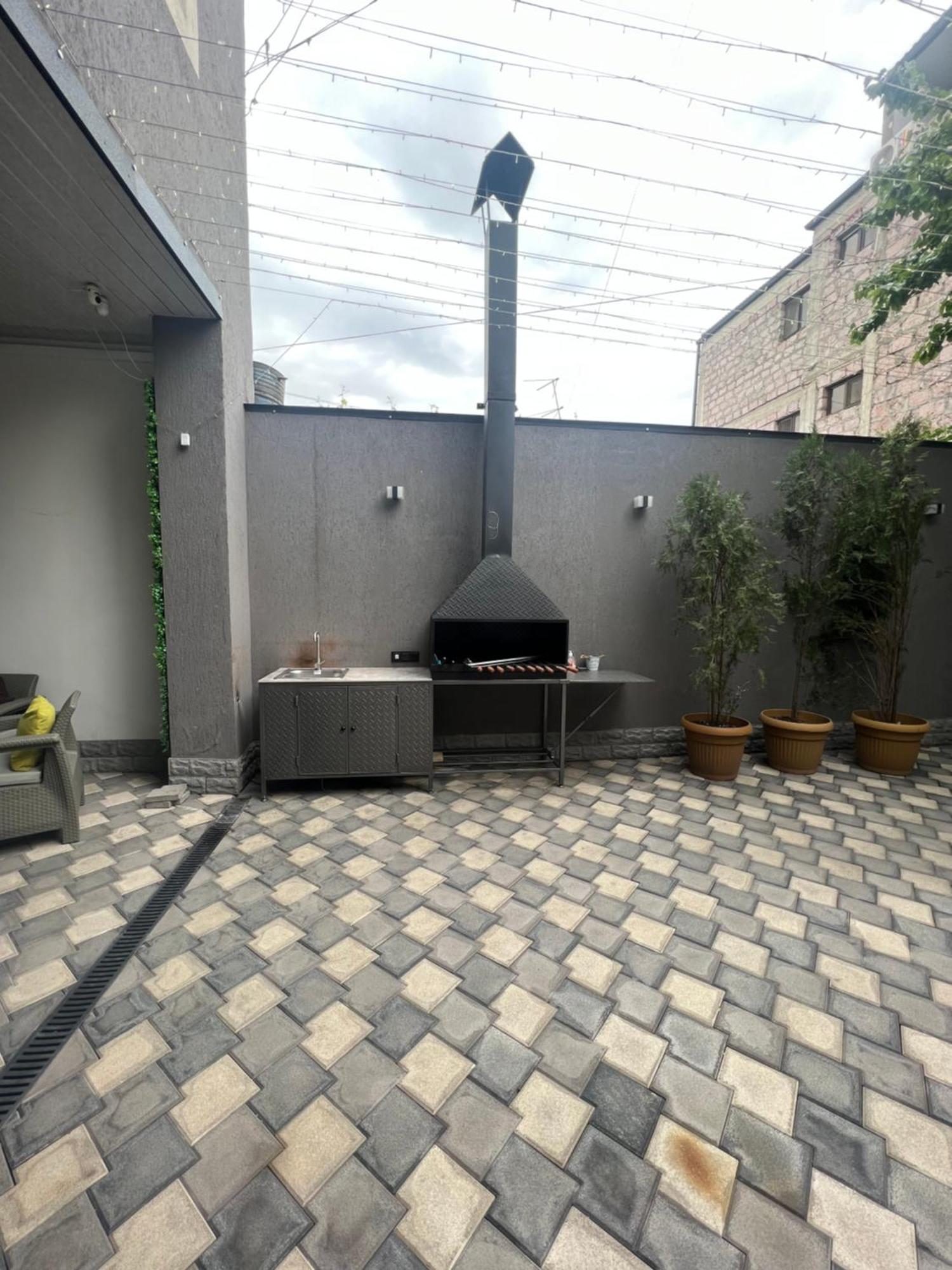 יירבאן Cosy Apartment With Good Location Self Check In מראה חיצוני תמונה