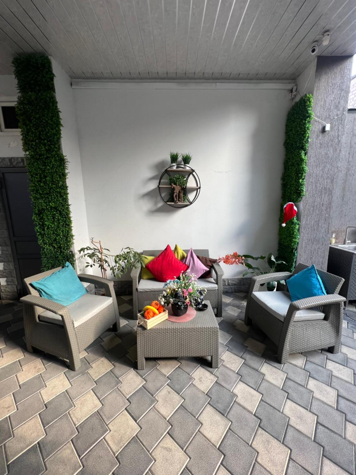 יירבאן Cosy Apartment With Good Location Self Check In מראה חיצוני תמונה