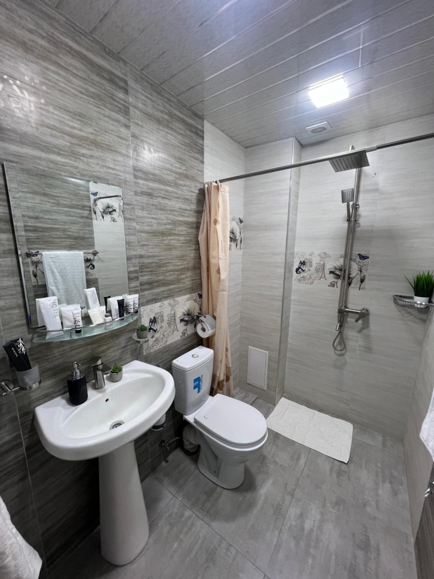 יירבאן Cosy Apartment With Good Location Self Check In מראה חיצוני תמונה