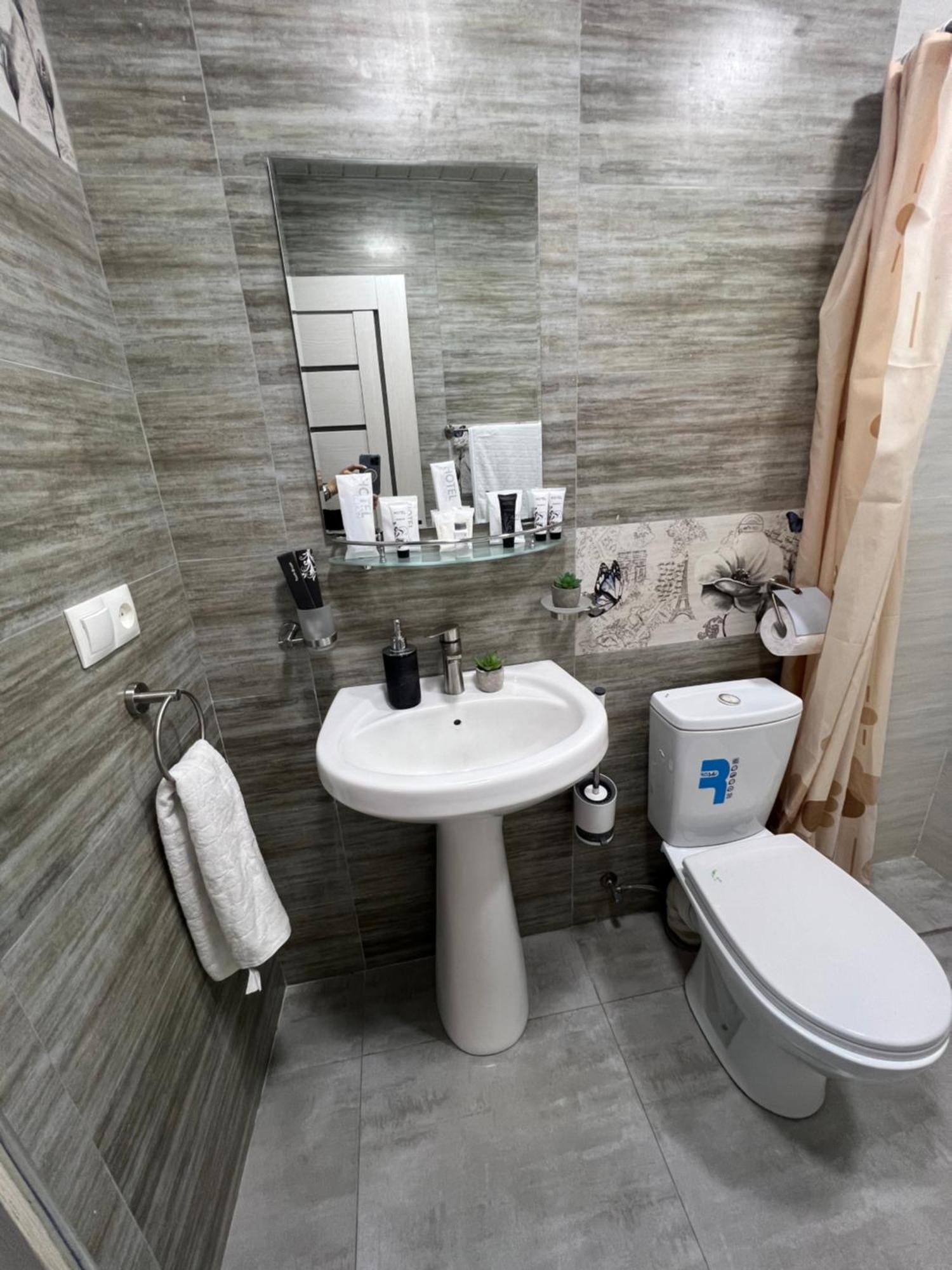 יירבאן Cosy Apartment With Good Location Self Check In מראה חיצוני תמונה