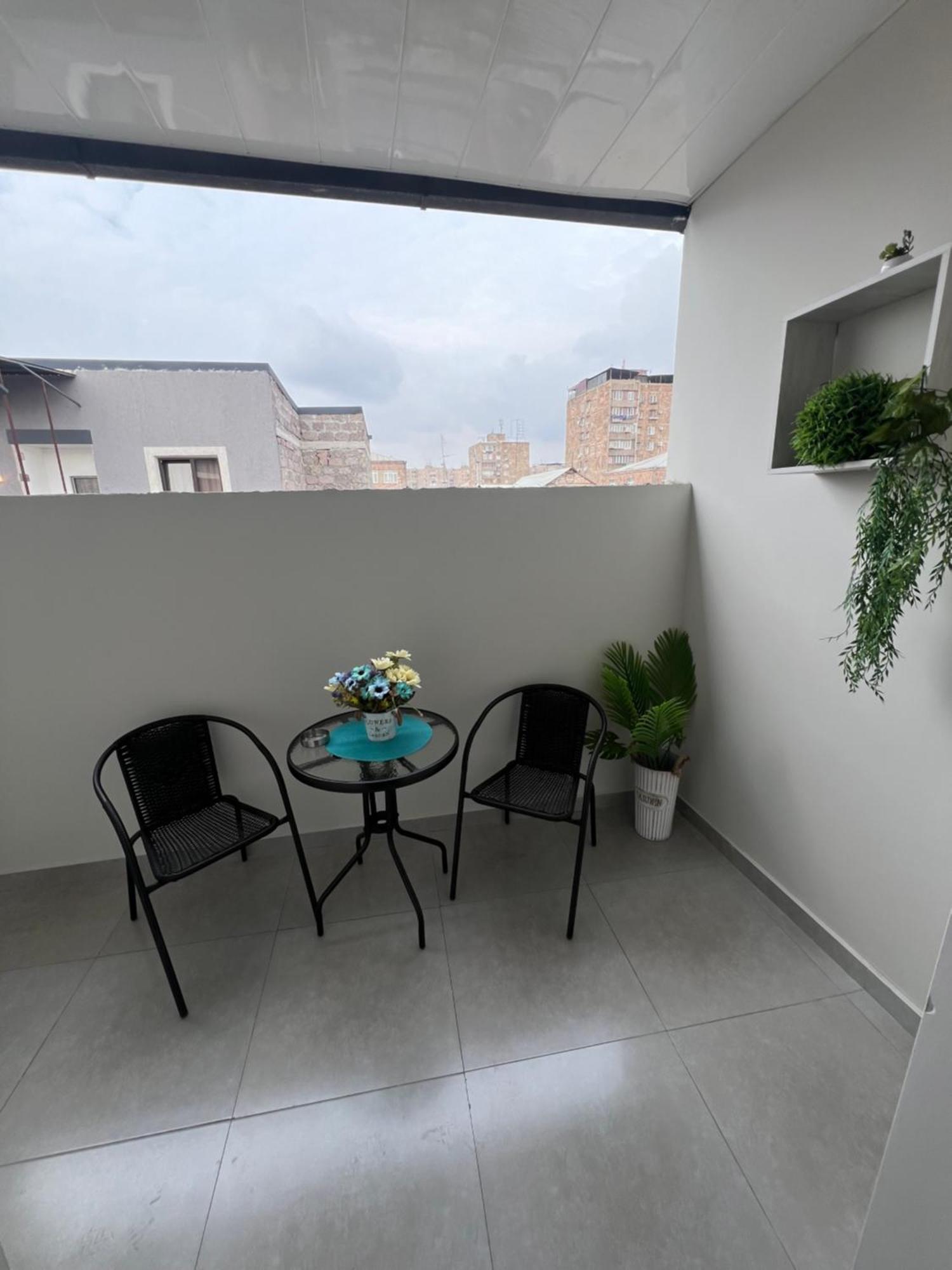 יירבאן Cosy Apartment With Good Location Self Check In מראה חיצוני תמונה