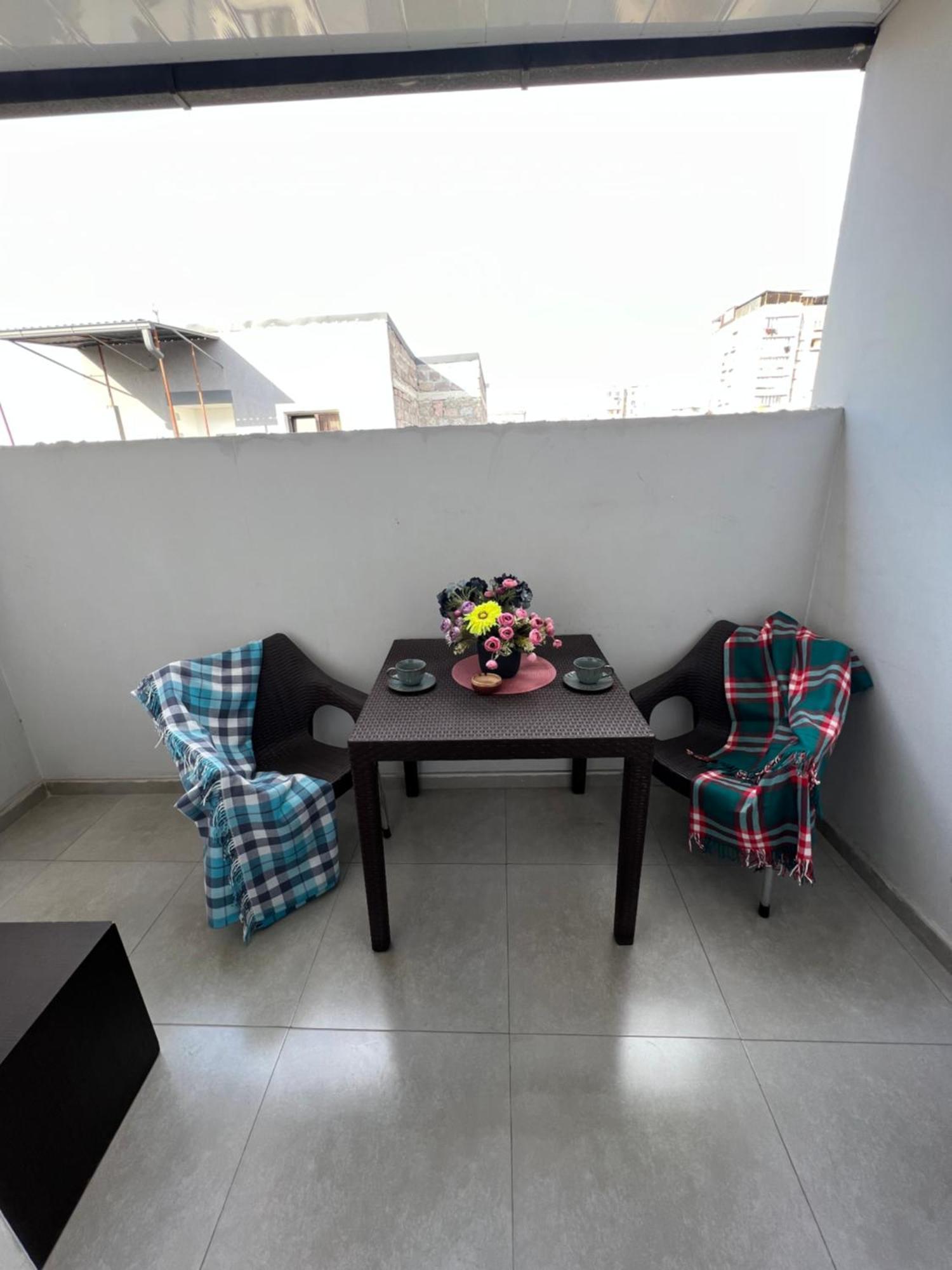 יירבאן Cosy Apartment With Good Location Self Check In מראה חיצוני תמונה