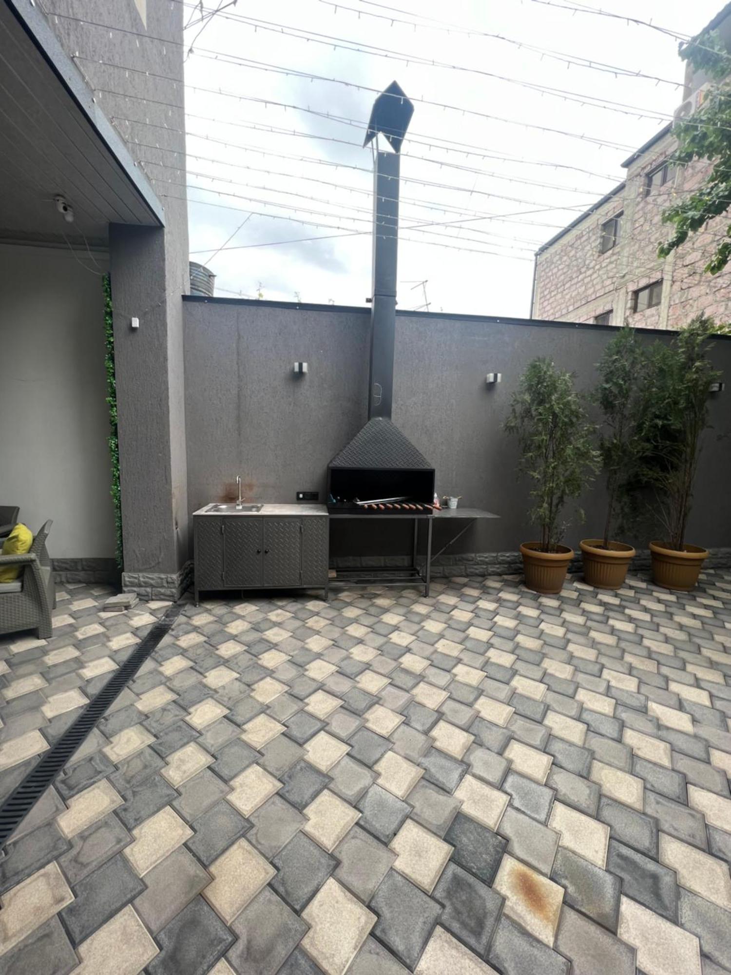 יירבאן Cosy Apartment With Good Location Self Check In מראה חיצוני תמונה