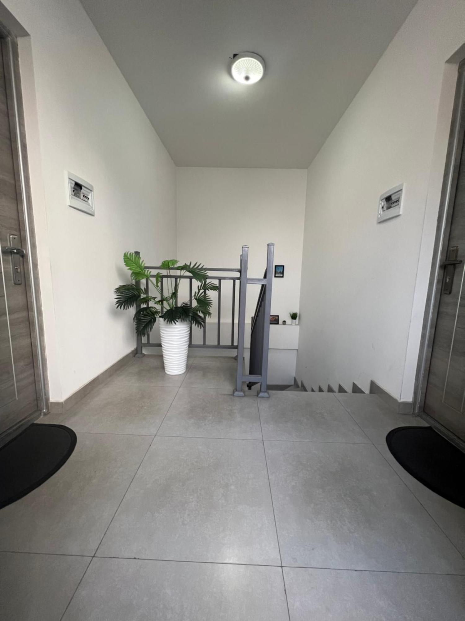 יירבאן Cosy Apartment With Good Location Self Check In מראה חיצוני תמונה