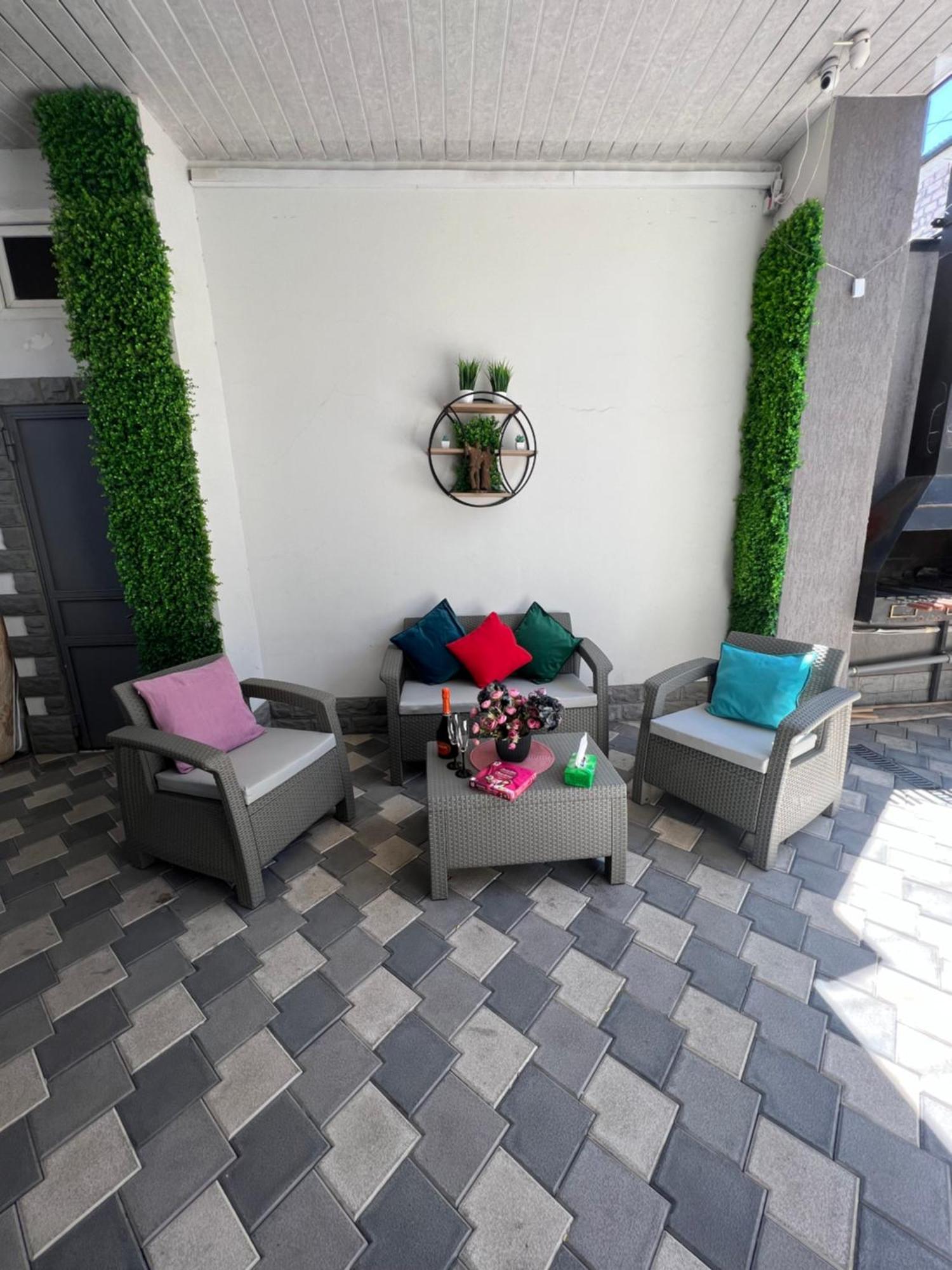יירבאן Cosy Apartment With Good Location Self Check In מראה חיצוני תמונה