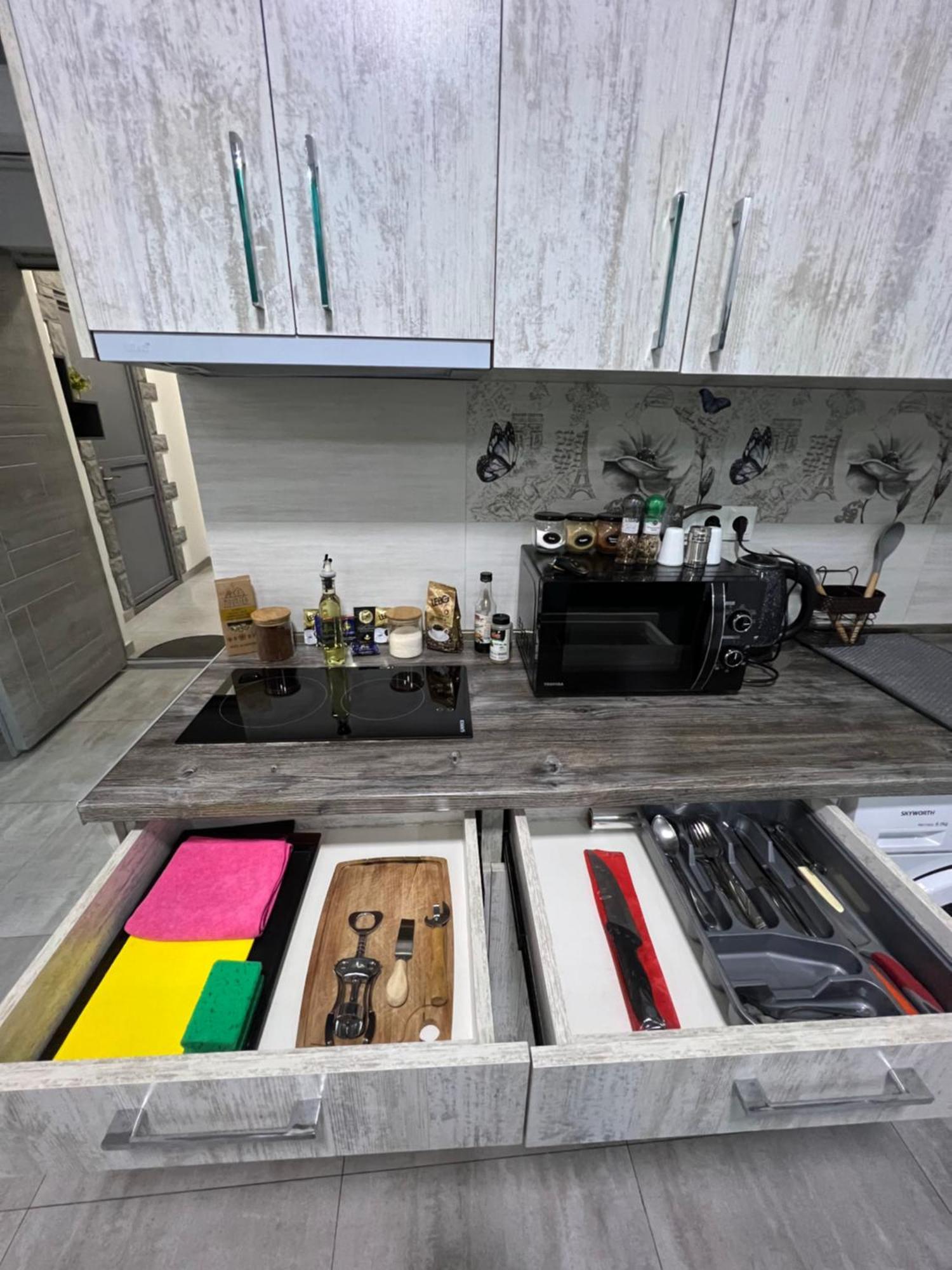 יירבאן Cosy Apartment With Good Location Self Check In מראה חיצוני תמונה